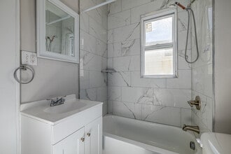 11 Courtland St in Paterson, NJ - Foto de edificio - Interior Photo