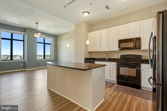 2720 S Arlington Mill Dr in Arlington, VA - Building Photo - Building Photo