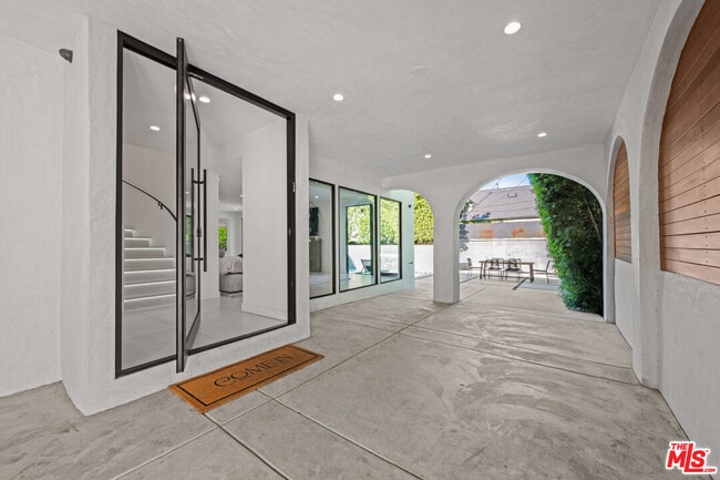 201 S Bedford Dr in Beverly Hills, CA - Building Photo - Building Photo