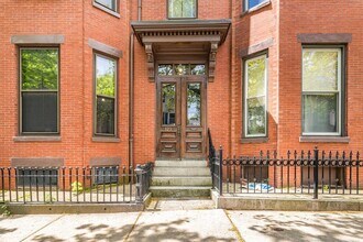 325 K St, Unit 1 in Boston, MA - Building Photo - Building Photo