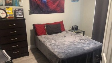 902 Dryden Rd in Ithaca, NY - Foto de edificio - Building Photo