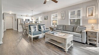 366 Masters Dr in Pawleys Island, SC - Building Photo