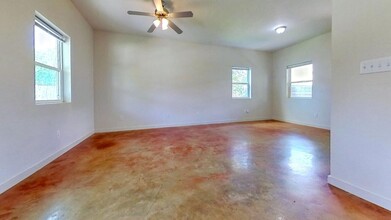 209 Jackman St in San Marcos, TX - Foto de edificio - Building Photo