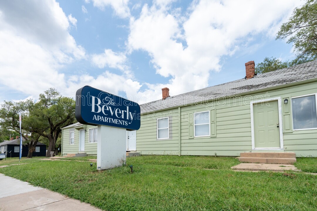 815 S Beverly St-Unit -815b in Wichita, KS - Building Photo