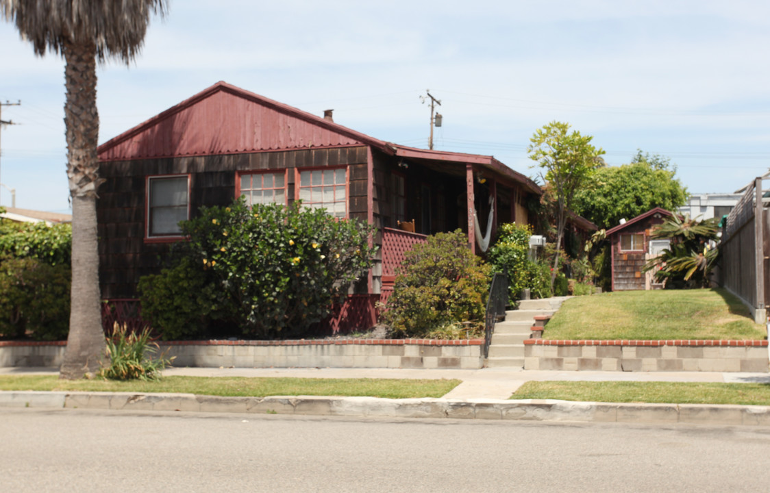 305 14th St in Huntington Beach, CA - Building Photo