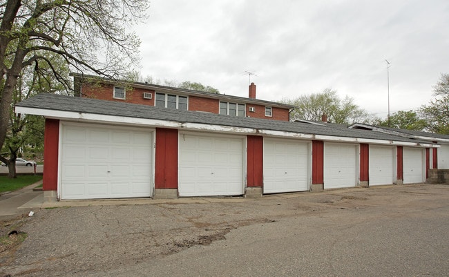 Village View in Sauk Rapids, MN - Foto de edificio - Building Photo