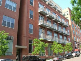 824 W Superior Ave Apartamentos