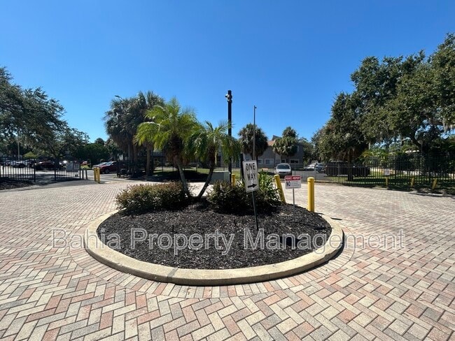 6308 Newtown Cir in Tampa, FL - Foto de edificio - Building Photo