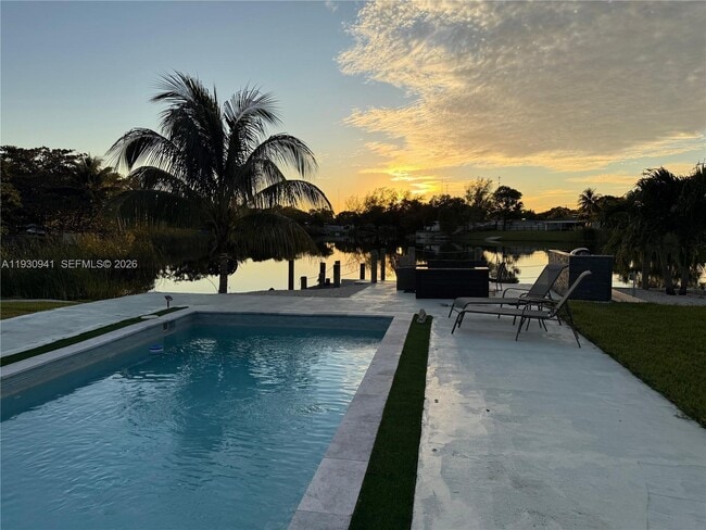 property at 3621 SW 35th St