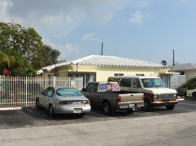 1833-1837 Lincoln St in Hollywood, FL - Building Photo - Building Photo