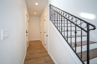 1087 E Grand Ave, Unit #103 in Pomona, CA - Foto de edificio - Building Photo