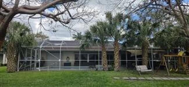 4705 Holly Dr in Tamarac, FL - Building Photo - Building Photo