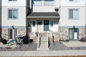 Spring Creek Townhomes in Provo, UT - Building Photo - Building Photo