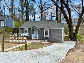 2028 Arlington Cir NW in Atlanta, GA - Building Photo - Building Photo