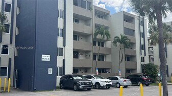 10090 NW 80th Ct in Hialeah, FL - Building Photo
