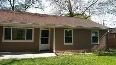 3912 SW Dixie Ct in Topeka, KS - Building Photo - Building Photo