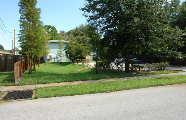 Shady Pines Apartments in Pinellas Park, FL - Building Photo - Building Photo