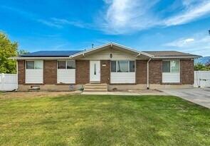 1289 S 675 W in Woods Cross, UT - Building Photo