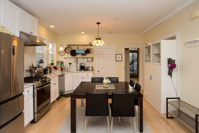 16 Surrey St, Unit 2