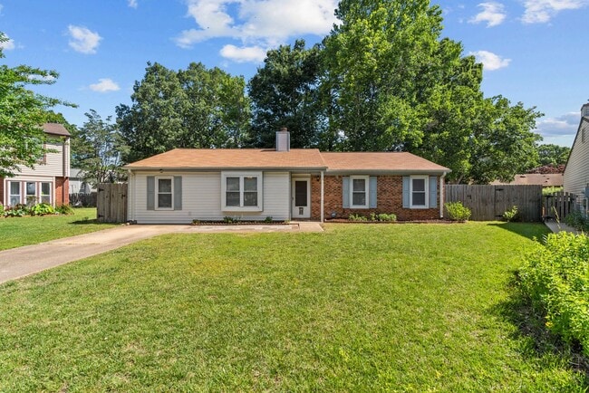 property at 904 Scarlet Oak Ct N