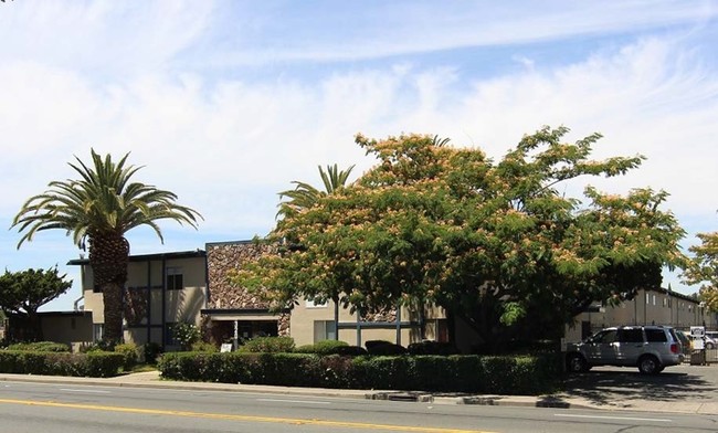 Blue Sky Apartments in Fairfield, CA - Building Photo - Building Photo