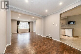 19 Ingleside Dr in Kitchener, ON - Building Photo - Building Photo