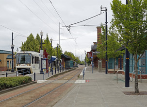 4th Main in Hillsboro, OR - Building Photo - Building Photo