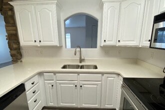 582 S 980 W, Unit 76 in Pleasant Grove, UT - Foto de edificio - Building Photo