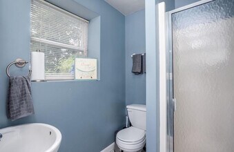 27 Inverness Ave in Worcester, MA - Building Photo - Building Photo