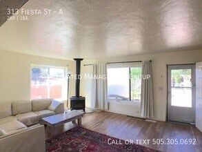 313 Fiesta St in Santa Fe, NM - Foto de edificio - Building Photo