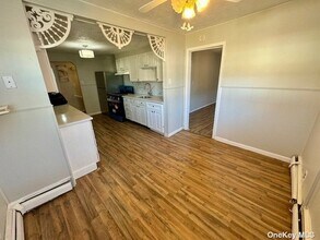 18 Leach St-Unit -2 in Lynbrook, NY - Building Photo - Building Photo
