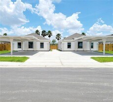 12 Sandpiper Ave in Alton, TX - Building Photo