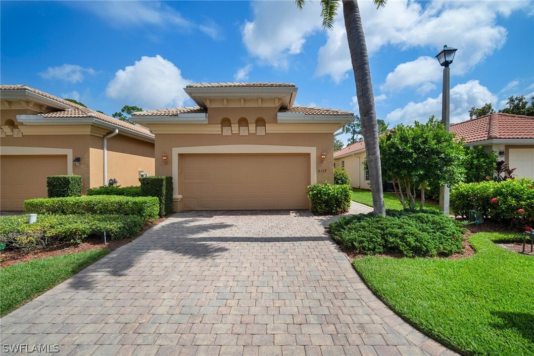 8519 Chase Preserve Dr in Naples, FL - Building Photo