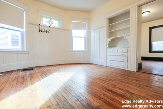 12 Greylock Rd, Unit 1 in Boston, MA - Building Photo - Building Photo