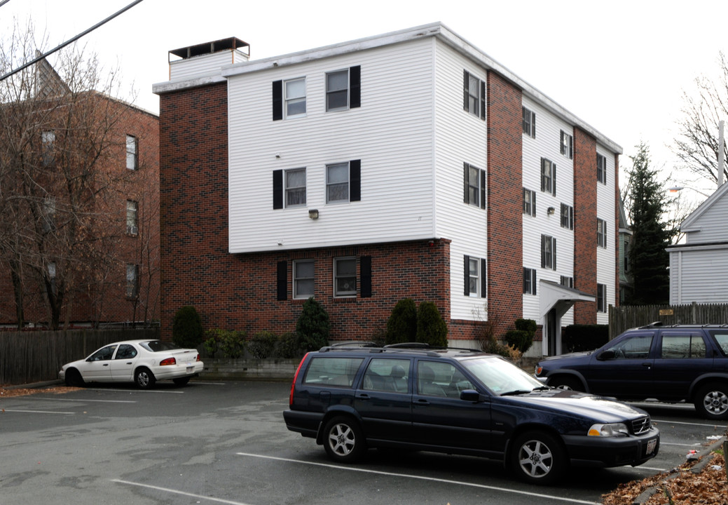 11 Pattys Way in Lynn, MA - Foto de edificio