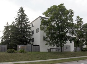 1058 Falgarwood Dr in Oakville, ON - Building Photo