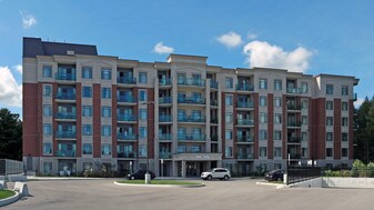 The Meadows of Aurora in Aurora, ON - Building Photo