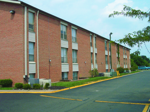 Woodcrest Apartment at 4388 in Columbus, OH - Building Photo - Building Photo