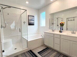 3713 Neblina Dr in Henderson, NV - Building Photo - Building Photo
