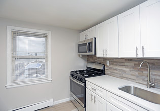 471 Tremont Ave in Orange, NJ - Building Photo - Interior Photo