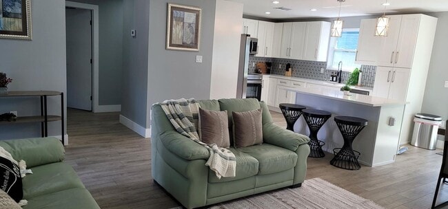 106 E Chandler Rd in West Palm Beach, FL - Foto de edificio - Building Photo