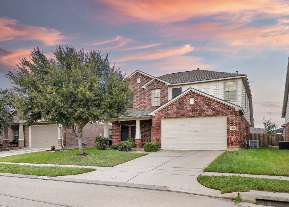 15206 Bartlett Landing Dr in Cypress, TX - Building Photo