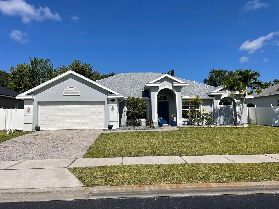 1171 Tamango Dr in West Melbourne, FL - Building Photo