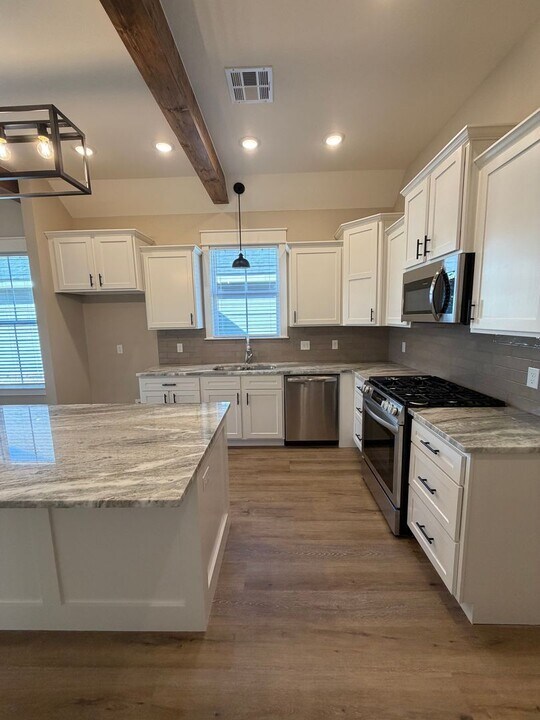 428 E Will Rogers Blvd in Claremore, OK - Building Photo