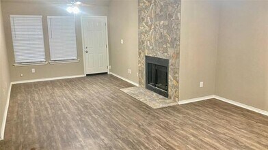 10613 Flamewood Dr in Fort Worth, TX - Building Photo - Building Photo