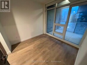 3 Concord Cityplace Wy in Toronto, ON - Building Photo - Building Photo