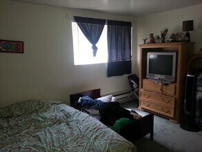 211 Riverbend Rd, Unit 2 in Logan, UT - Building Photo - Building Photo