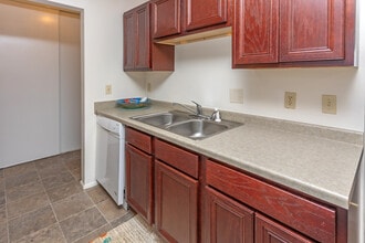 Autumn Ridge Apartments in Minneapolis, MN - Building Photo - Interior Photo