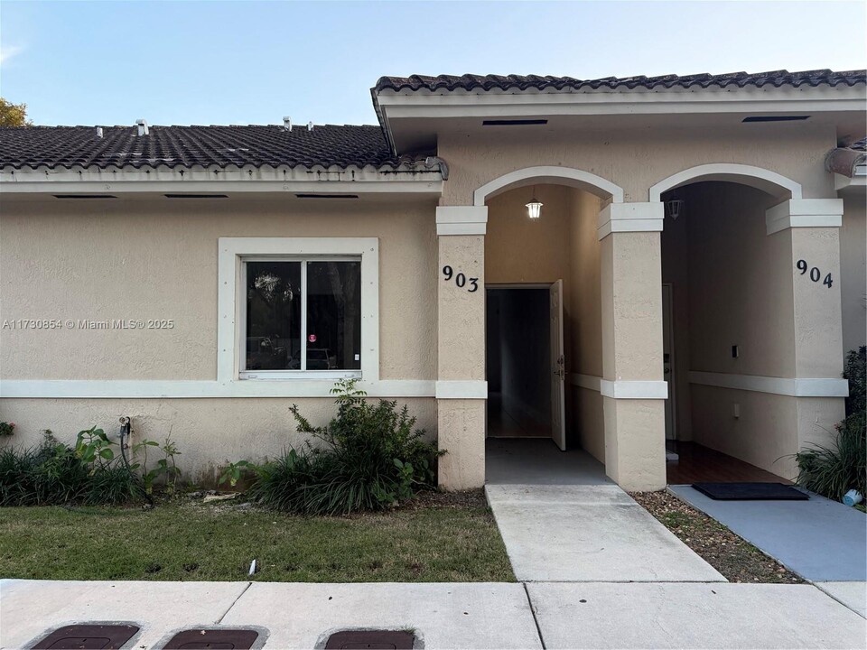 13284 Old Biscayne Dr in Miami, FL - Building Photo