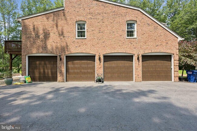 10709 Shadowglen Trail in Fairfax Station, VA - Building Photo - Building Photo